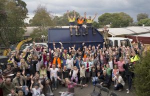 Church volunteers do the heavy lifting
