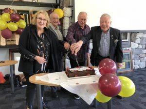 Bank pioneer steps down