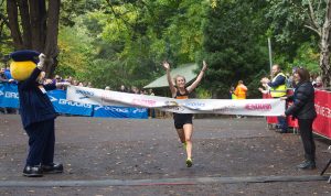 Thousands of runners take part in train race