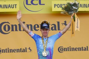 Dandenongs local Simon Clarke wins fifth stage of Tour De France