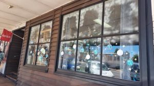 Businesses in the Dandenong Ranges able to enter Christmas window competition