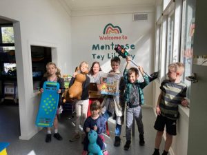 Lend and return a wide variety of toys