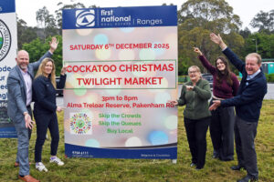 Cockatoo comes alive at twilight