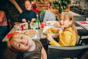 Tips to keep kids engaged when the family is dining out